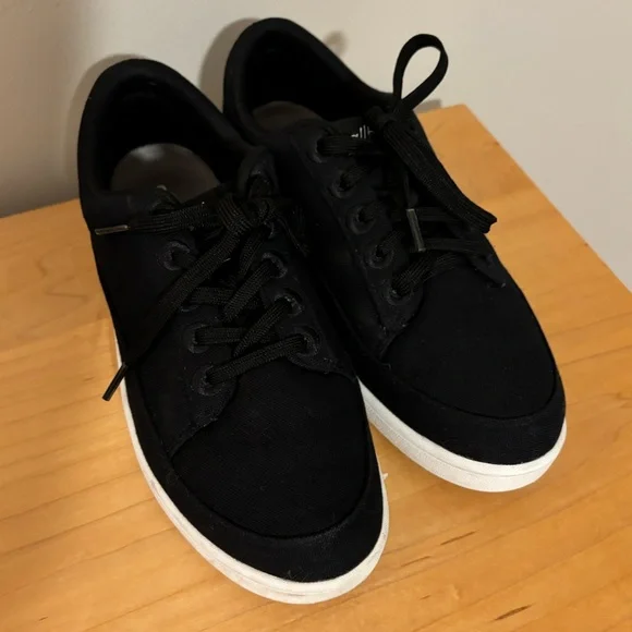 Women’s AllBirds Pace Sneaker - Picture 3 of 11
